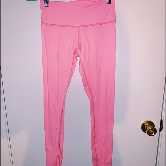 Lululemon size 4 wunder unders - Picture 1 of 3